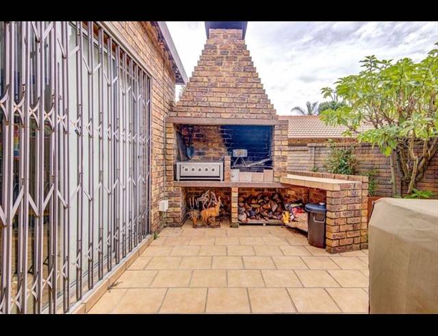 4 BEDROOM TOWNHOUSE FOR SALE IN ALLEN GROVE